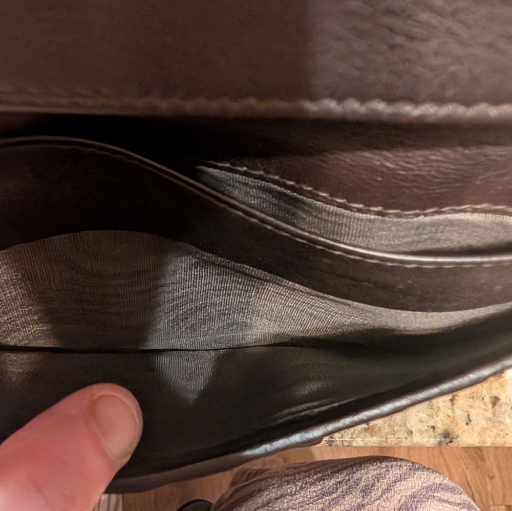 Gucci Brown GG Embossed Leather Bow Continental Wallet with Gold Accent - Picture 6 of 11